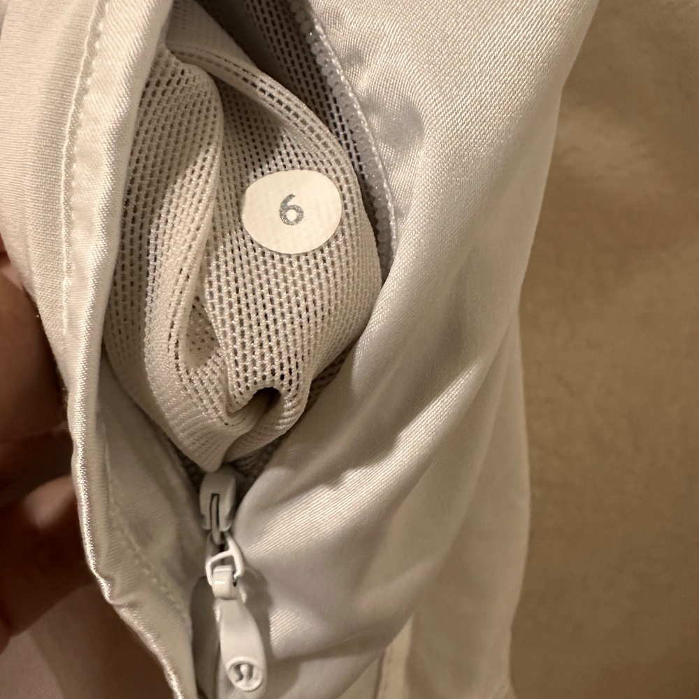 Lululemon hotty hot shorts - Picture 6 of 7
